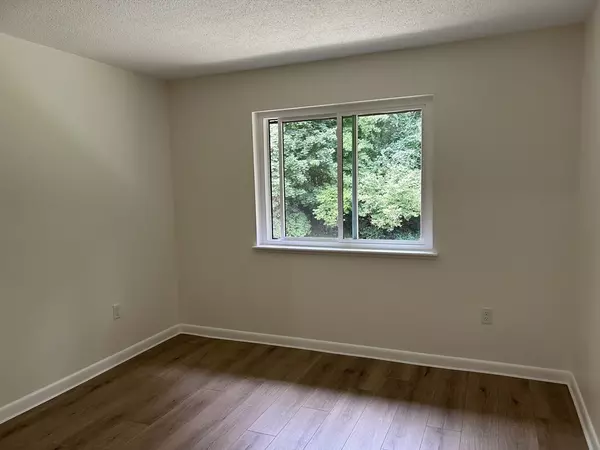 Northborough, MA 01532,59 School St #B8