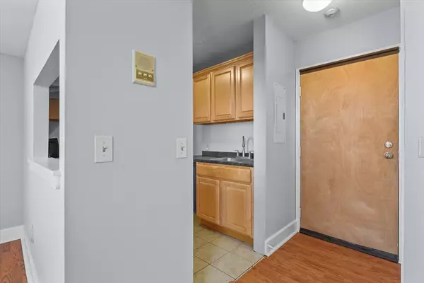 Lowell, MA 01852,201 Thorndike Street #1-23