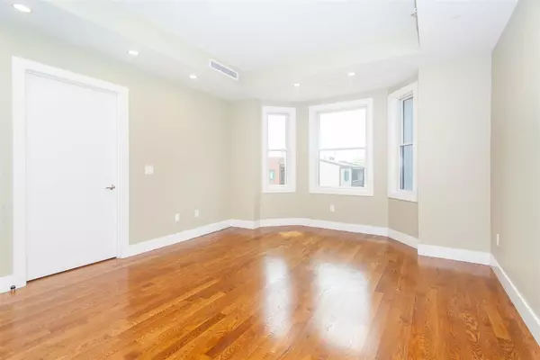Boston, MA 02127,906 East 2nd #309