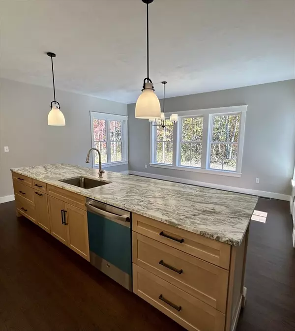 Uxbridge, MA 01569,104 Eber Taft