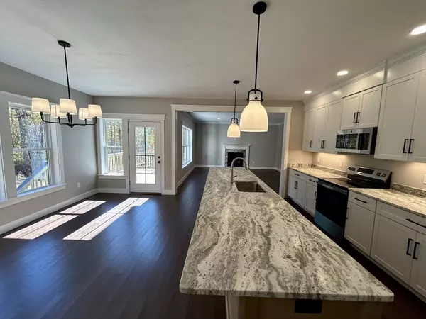 Uxbridge, MA 01569,104 Eber Taft