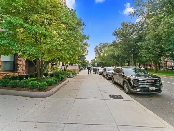 Boston, MA 02116,176 Commonwealth