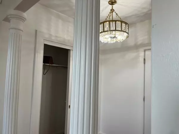 Springfield, MA 01103,140 Chestnut Street #402