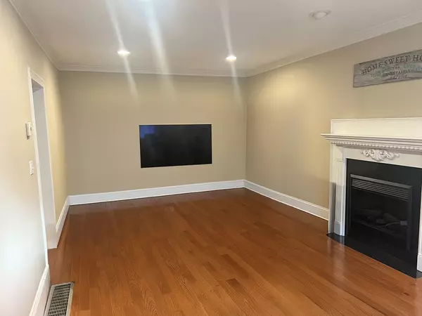 Dedham, MA 02026,810 Washington St #1