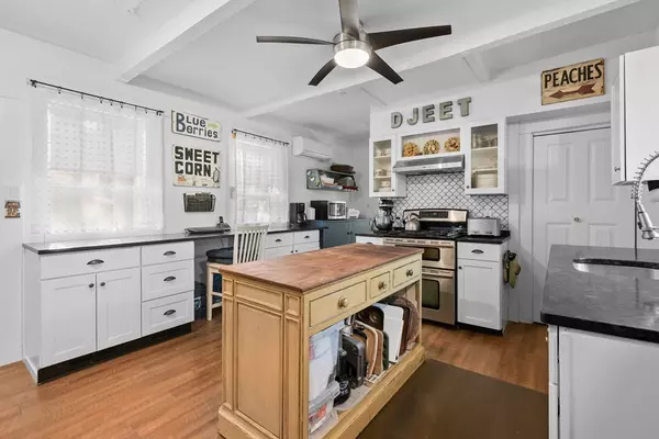 Barnstable, MA 02632,436 S Main St