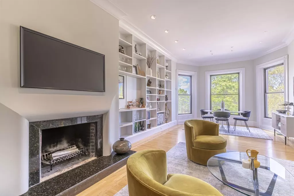 Boston, MA 02215,33 Bay State Road #3