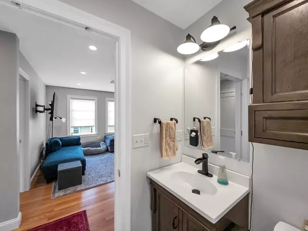 Boston, MA 02131,19 Iona Street #3