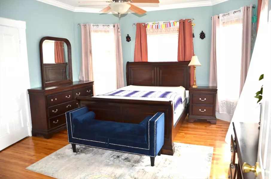 5 Charles St #1, Wakefield, MA 01880