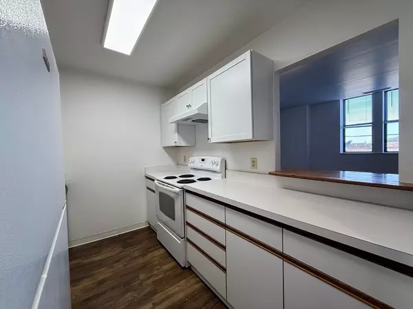 North Attleboro, MA 02760,6 S Washington Street #305