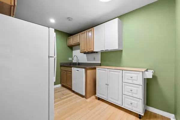Somerville, MA 02145,116 Sycamore St #22