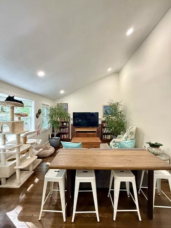 Wayland, MA 01778,23 Brooks Rd #1