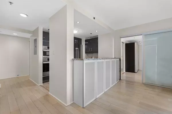 Cambridge, MA 02141,8 Museum Way #1201