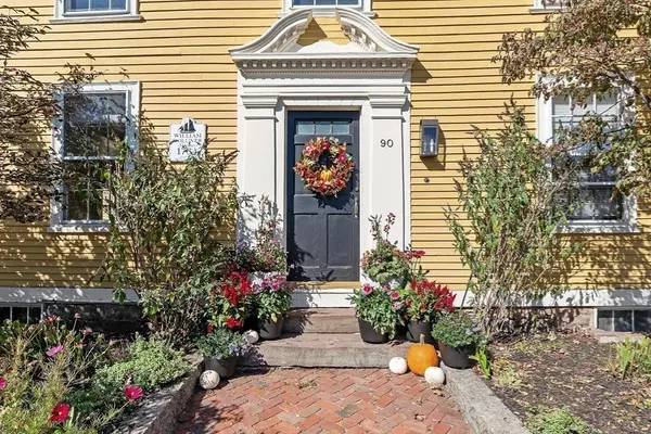 Gloucester, MA 01930,90 Middle St #L