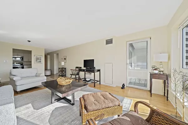 Quincy, MA 02171,2001 Marina Drive #214W