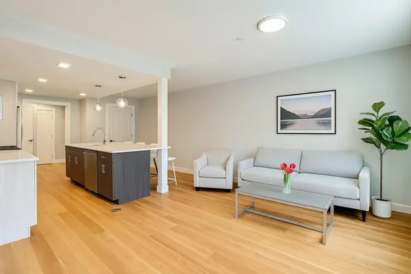 98 Prescott St #1b, Boston, MA 02128