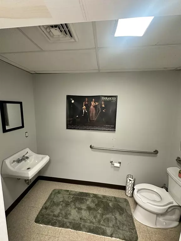 Springfield, MA 01103,898 Main St