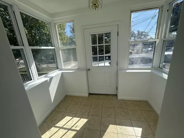 Newton, MA 02458,206 Adams St #206