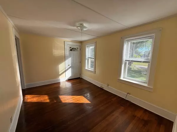 Holden, MA 01522,1664 Main Street #1st flr