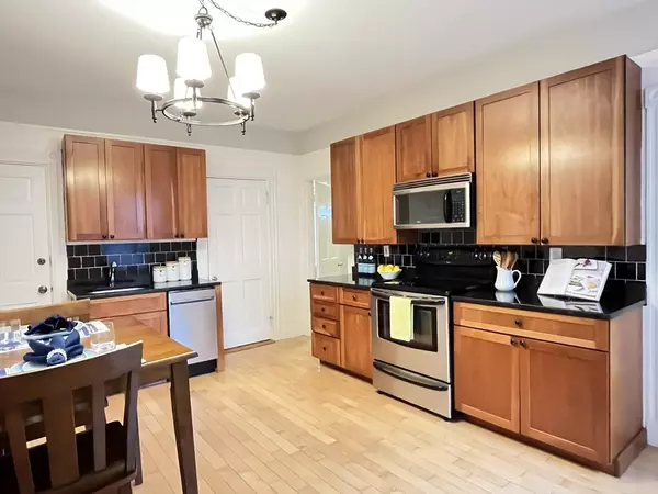 128 Chestnut St #1, Brookline, MA 02445