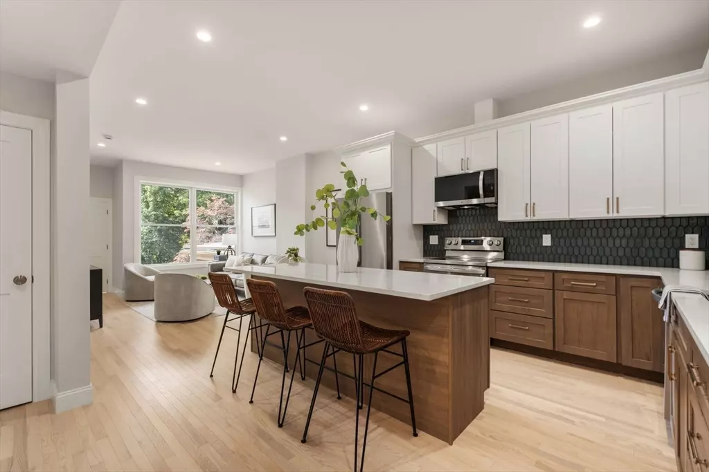 Boston, MA 02127,587 E Broadway #3