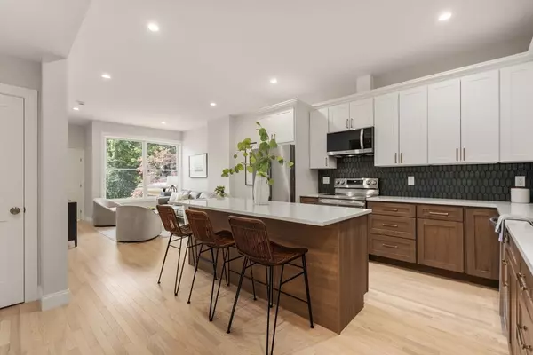 587 E Broadway #3, Boston, MA 02127