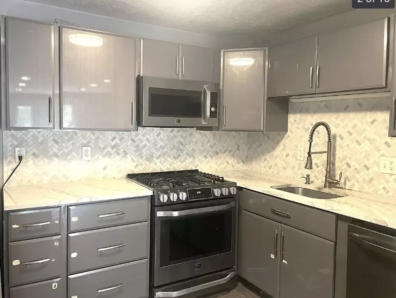 5 Karen Cir #17, Billerica, MA 01821