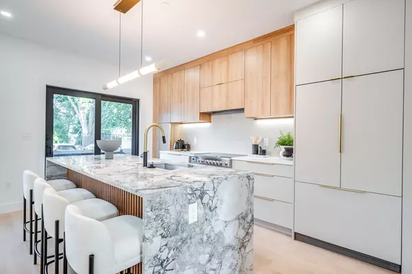 Newton, MA 02458,290 Watertown St #3