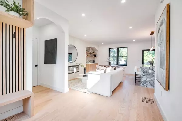 290 Watertown St #3, Newton, MA 02458