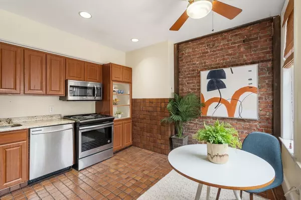 Brookline, MA 02446,37 Saint Paul St #3
