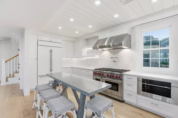 Nantucket, MA 02554,6 Mariner Way