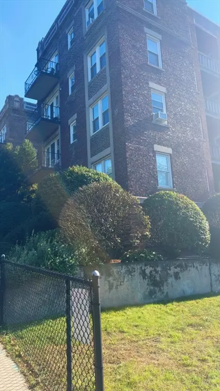 Springfield, MA 01108,118 Longhill St #3