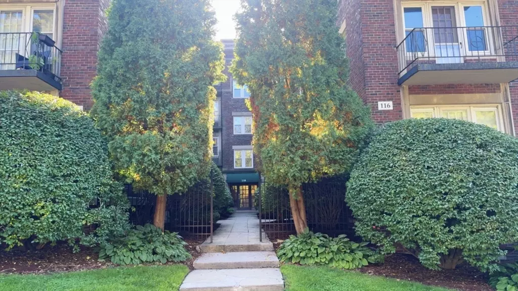 Springfield, MA 01108,118 Longhill St #3