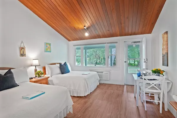 Oak Bluffs, MA 02557,33 Island Inn Road #25F