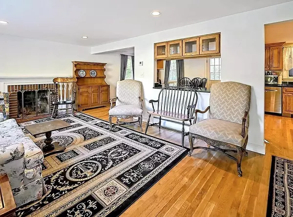Westwood, MA 02090,303 Oak St