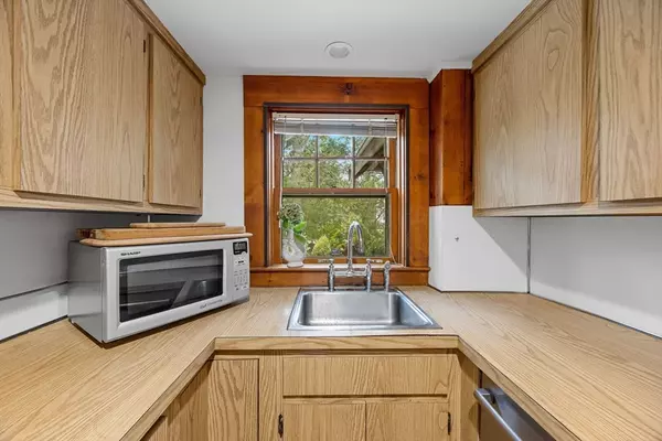 Falmouth, MA 02543,76 F R Lillie Rd