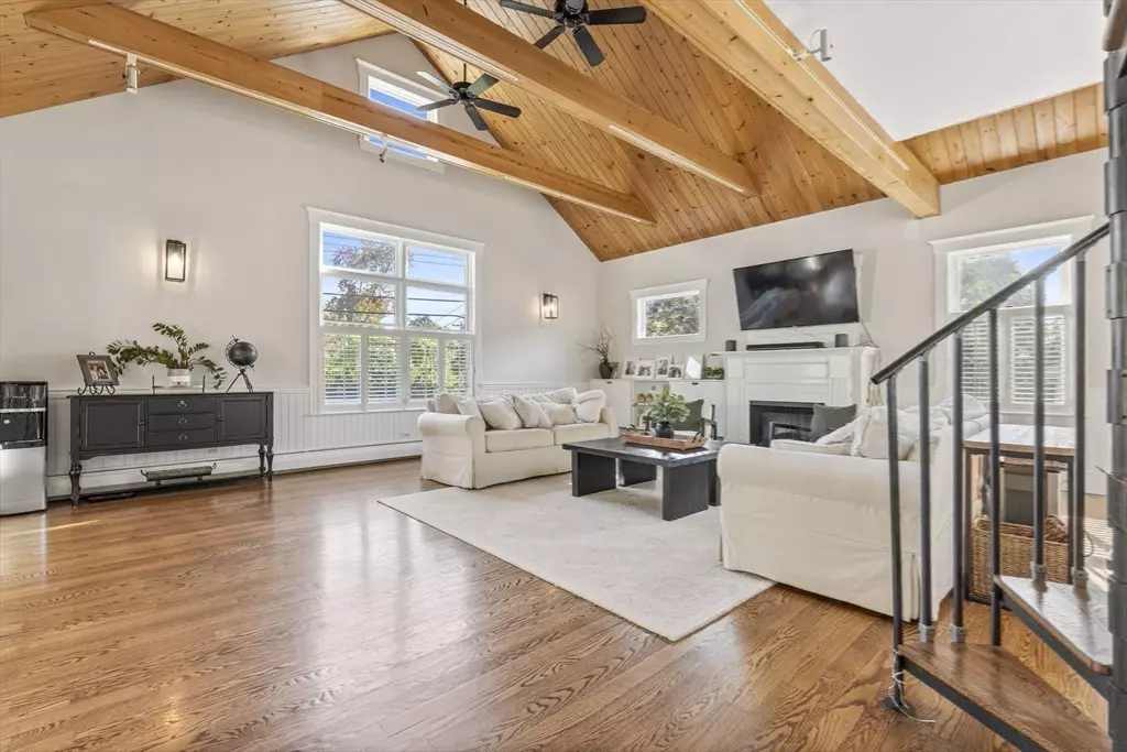 Burlington, MA 01803,11 Crowley Rd