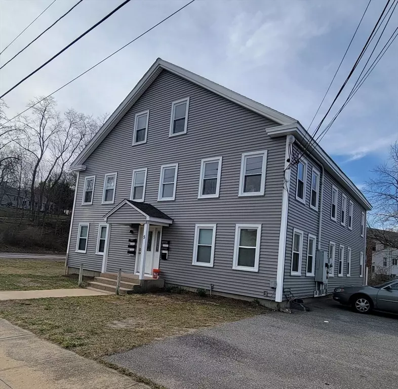 Blackstone, MA 01504,5 Austin St #2L