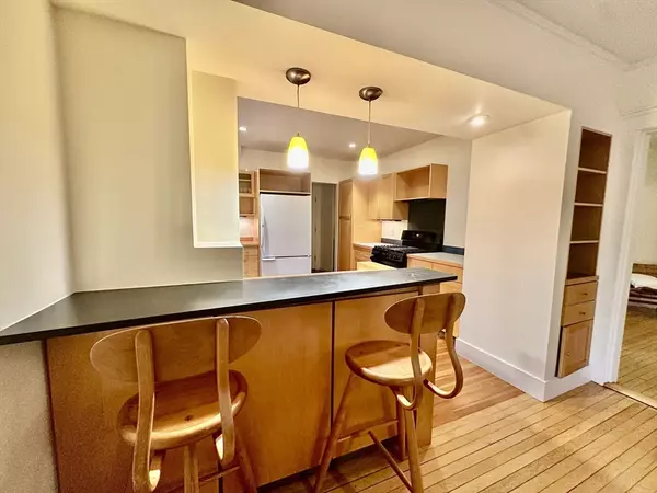 Cambridge, MA 02138,7 Centre St #3