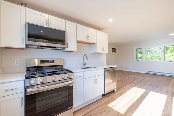 Dedham, MA 02026,365 Whiting Avenue #3