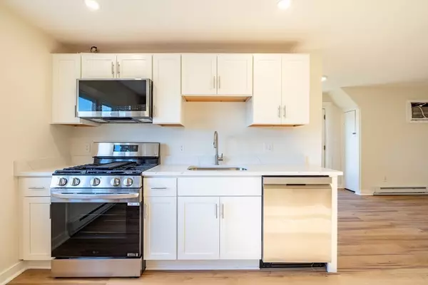 Dedham, MA 02026,365 Whiting Avenue #3