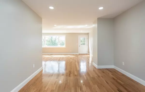 Fall River, MA 02724,579 Summit St #3