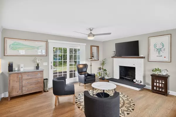 Falmouth, MA 02536,214 Menauhant Rd
