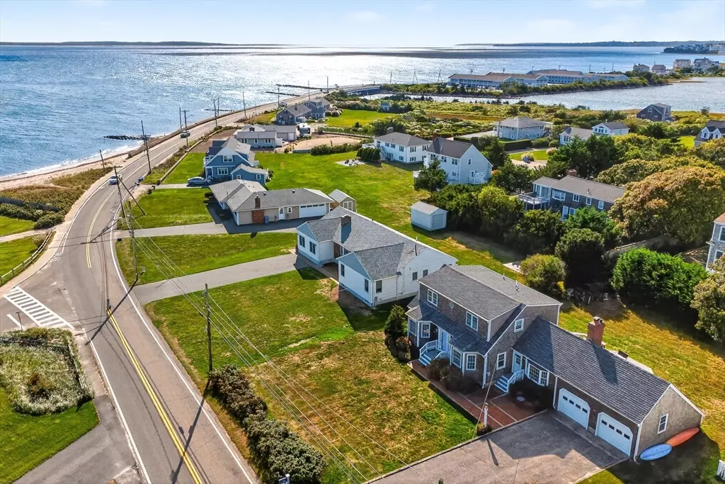 Falmouth, MA 02536,214 Menauhant Rd