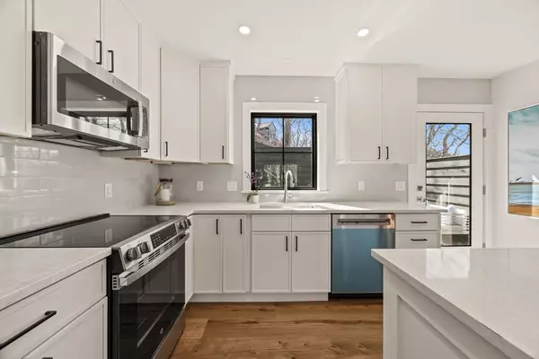 Provincetown, MA 02657,50 Nelson Avenue #6