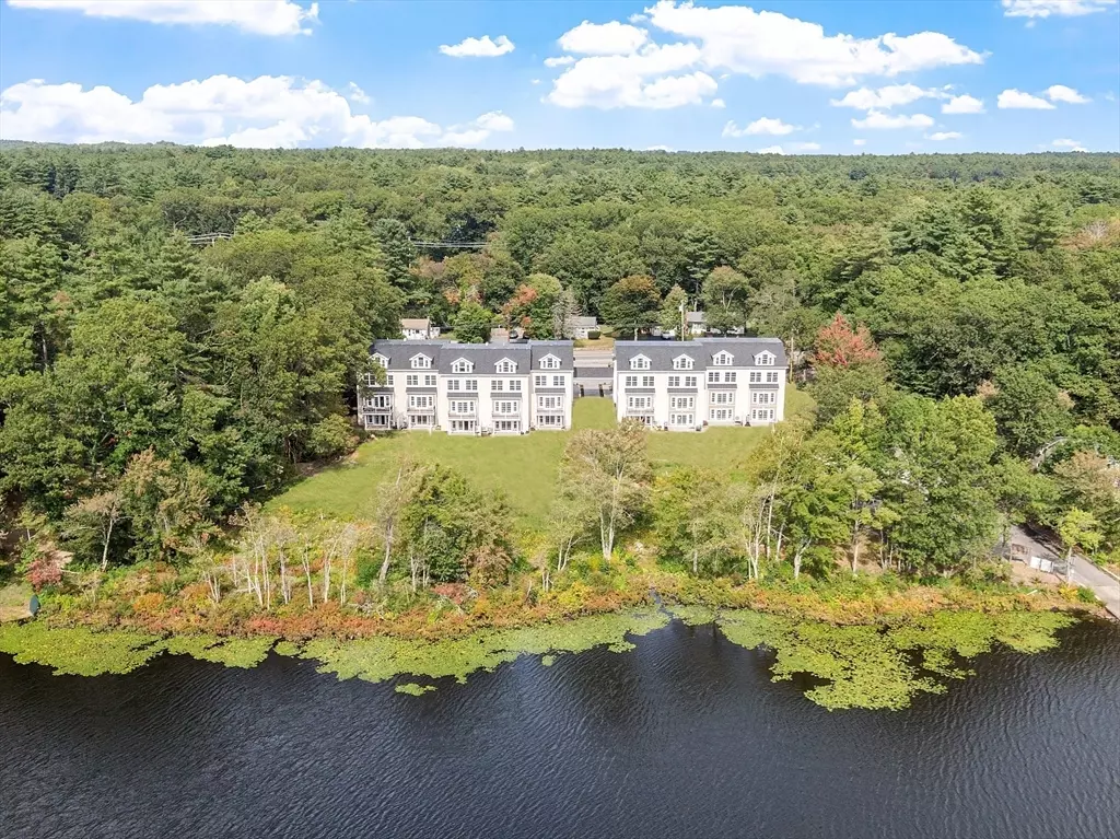 Georgetown, MA 01833,206 W Main St #4