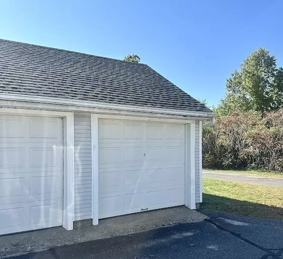Chicopee, MA 01022,103 Collins Street #103