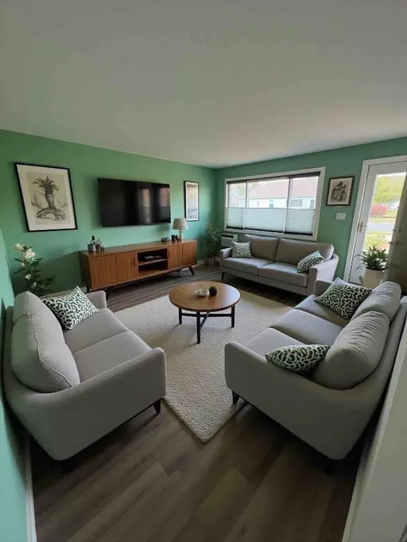 Chicopee, MA 01022,103 Collins Street #103