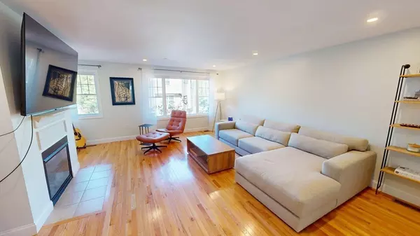 Needham, MA 02494,38 Webster St #1