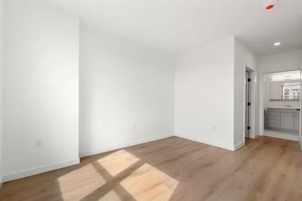 Brookline, MA 02446,40 Centre St #303