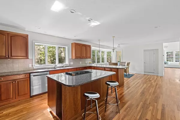 Hingham, MA 02043,225 Prospect St
